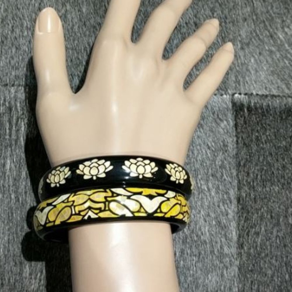 BLACK AGATE Lotus Mother Of Pearl Bangles Set